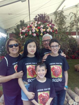 Familia apasionada por las rosas